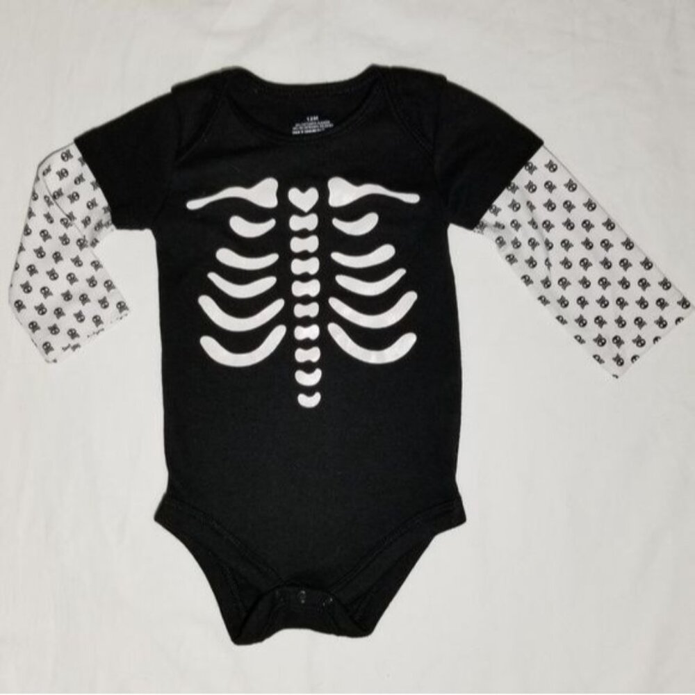 Halloween skull & crossbone onesie 12 mo